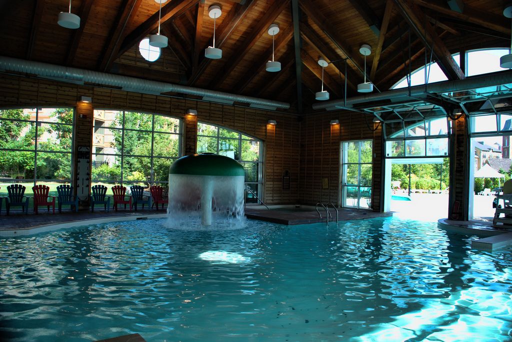 تصميم مسبح أمواج داخلي أو خارجي