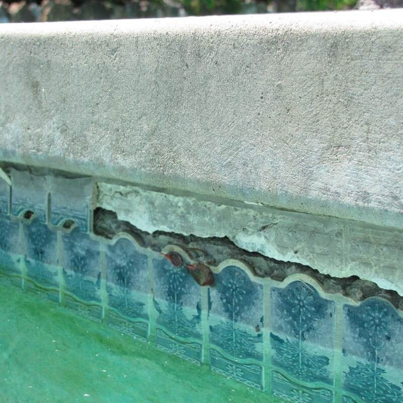 تشققات المسبح