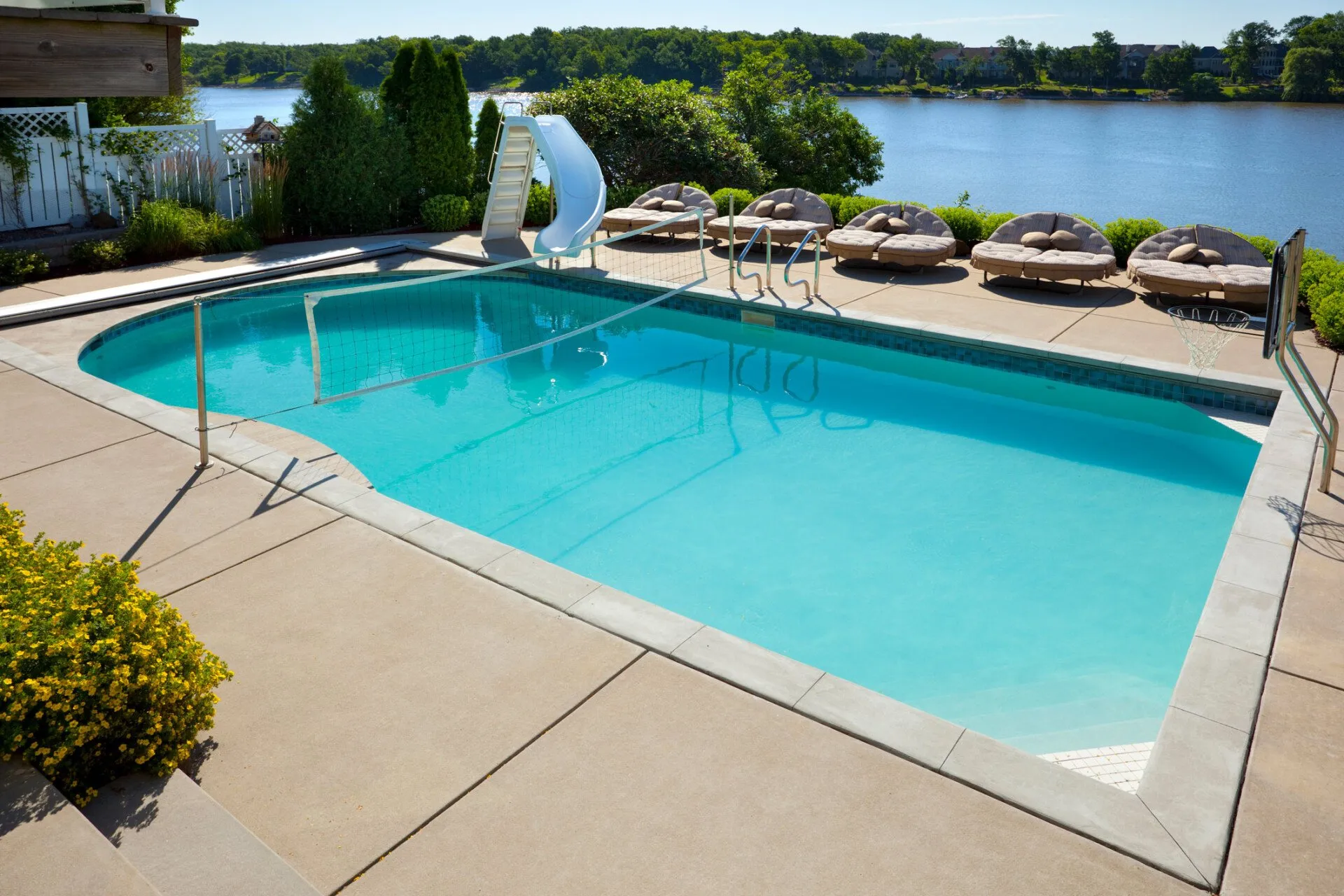 مسبح فايبر جلاس أم خرساني في السعودية